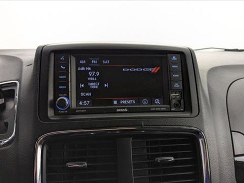 Used 2018 Dodge Grand Caravan SE image 24