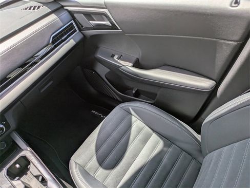 New 2025 Mitsubishi Outlander SE image 17