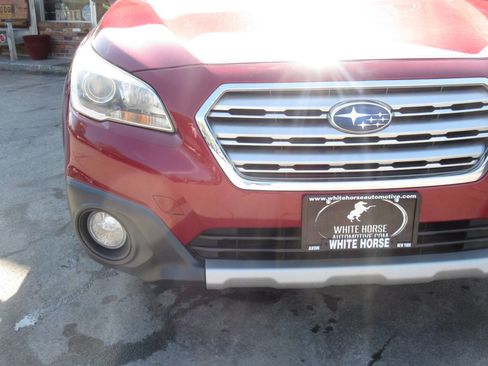 Used 2017 Subaru Outback 2.5i Limited AWD/4WD image 3