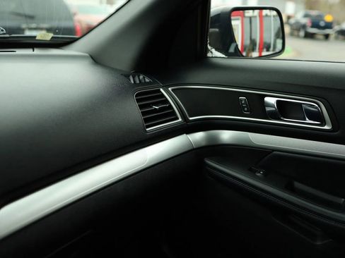 Used 2017 Ford Explorer XLT w/ Equipment Group 202A image 24