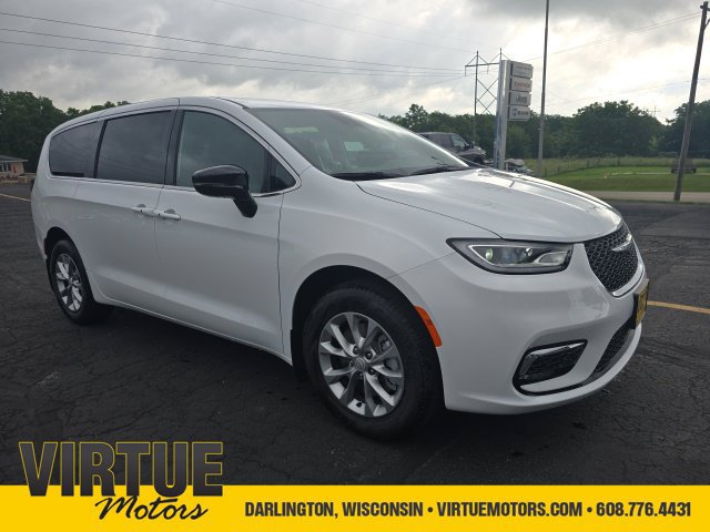 New 2025 Chrysler Pacifica Select w/ Uconnect Theater Family Group AWD/4WD image 1