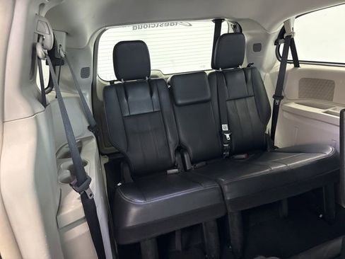 Used 2013 Chrysler Town & Country Touring image 28