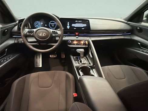 Certified 2025 Hyundai Elantra SEL image 19