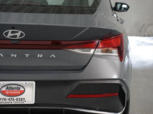 Used 2024 Hyundai Elantra SE image 10
