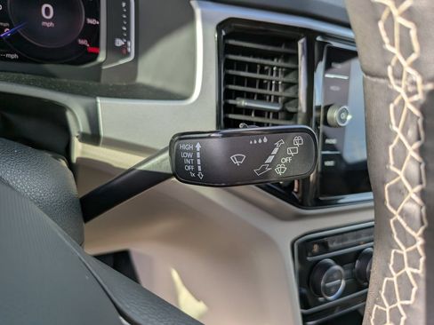 Certified 2023 Volkswagen Atlas SE FWD image 32