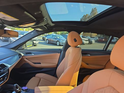 Used 2023 BMW 530i w/ Executive Package image 26