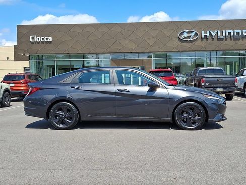 Used 2021 Hyundai Elantra SEL w/ Convenience Package FWD image 10