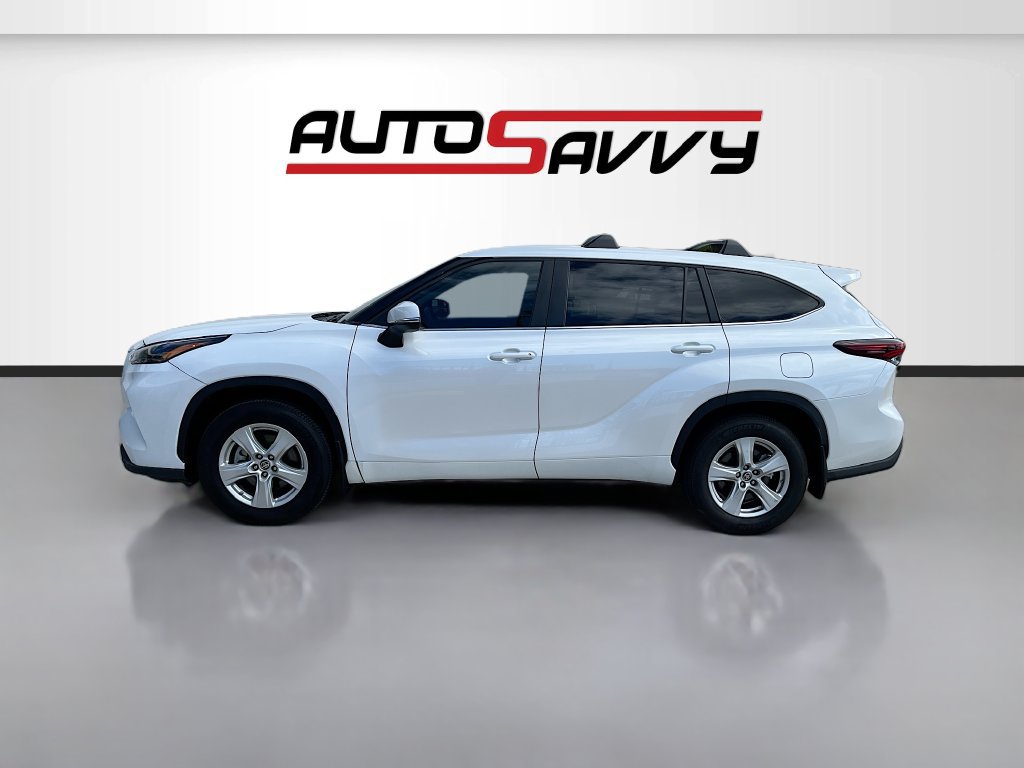 Used 2024 Toyota Highlander LE FWD image 4