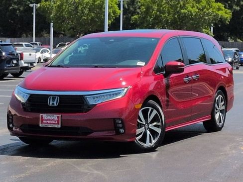 Used 2023 Honda Odyssey Touring image 2
