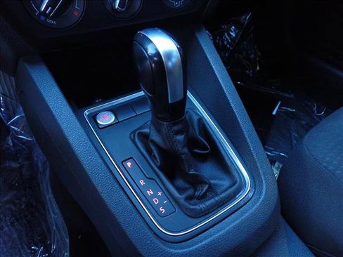 Used 2016 Volkswagen Jetta SE FWD image 12