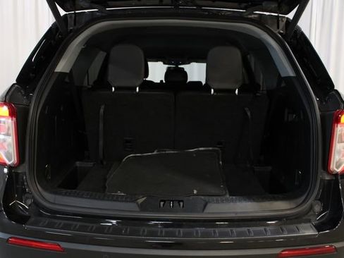 Used 2023 Ford Explorer XLT w/ Equipment Group 202A image 31