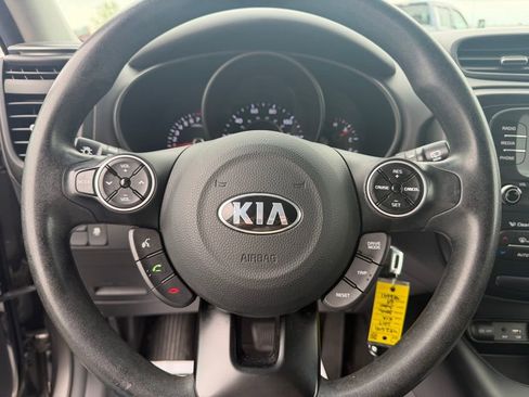 Used 2017 Kia Soul + FWD image 12