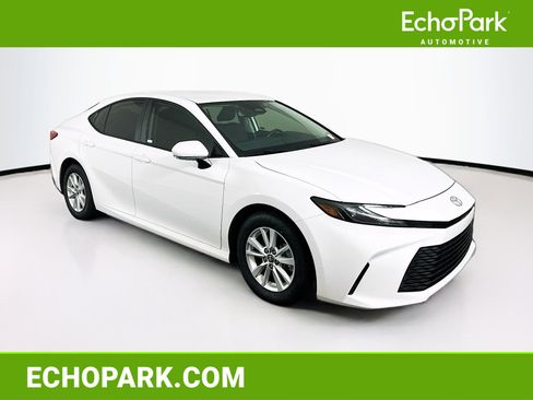 Used 2025 Toyota Camry LE image 1