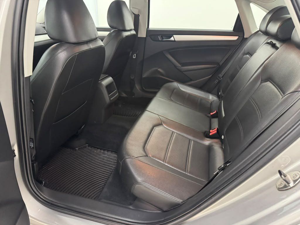 Used 2012 Volkswagen Passat 2.5 SE FWD image 22