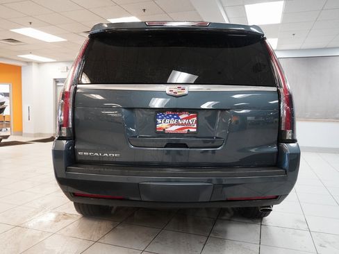 Used 2019 Cadillac Escalade Luxury w/ LPO, Radiant Package image 13