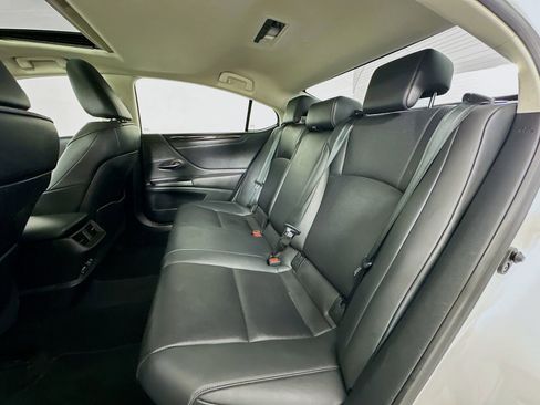 Used 2020 Lexus ES 300h w/ Premium Package image 25