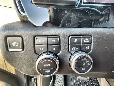 New 2026 GMC Sierra 1500 SLT image 19