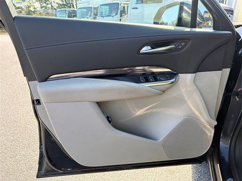 Used 2022 Cadillac XT4 Luxury w/ Driver Awareness Package image 10