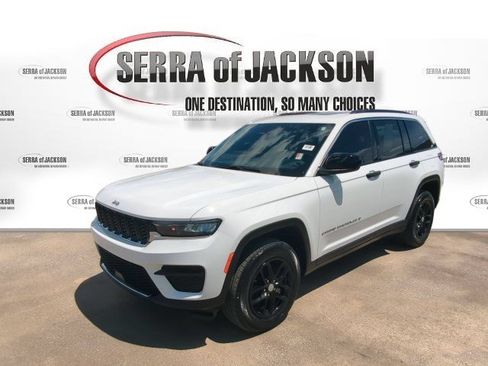 Used 2024 Jeep Grand Cherokee Laredo X w/ Luxury Tech Group I AWD/4WD image 5