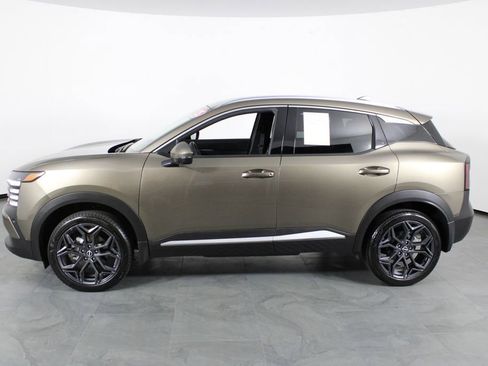 Certified 2025 Nissan Kicks SR image 12