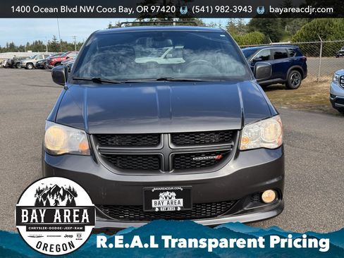 Used 2018 Dodge Grand Caravan GT FWD image 2