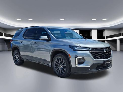 Used 2023 Chevrolet Traverse RS FWD image 7