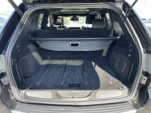 Used 2016 Jeep Grand Cherokee Overland AWD/4WD image 28