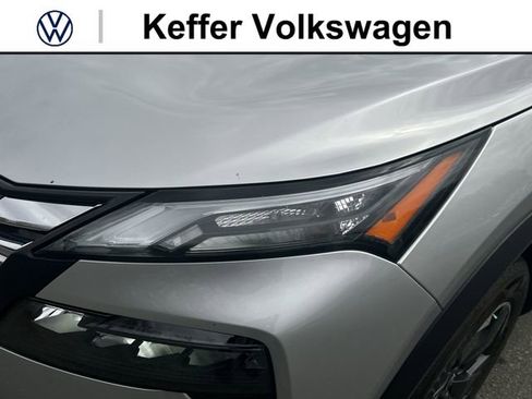 Used 2024 Nissan Rogue SV AWD/4WD image 9