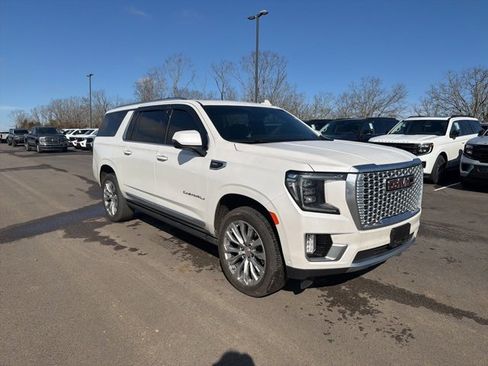 Used 2024 GMC Yukon XL Denali w/ Denali Reserve Package image 4