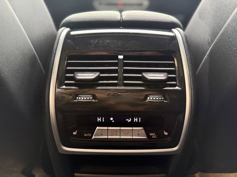 Used 2023 BMW X7 xDrive40i w/ M Sport Package image 16