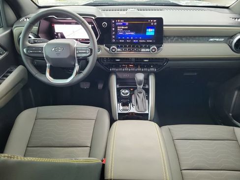 Used 2025 Chevrolet Colorado ZR2 w/ Technology Package AWD/4WD image 11