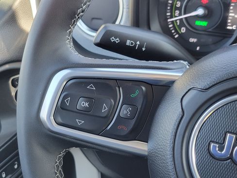 Used 2025 Jeep Wrangler Unlimited Sahara AWD/4WD image 11