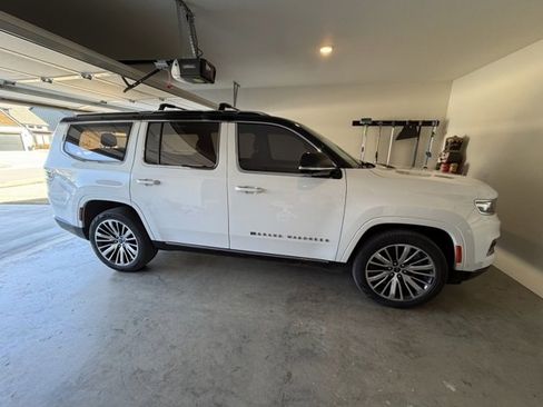 Used 2023 Jeep Grand Wagoneer Series III image 3