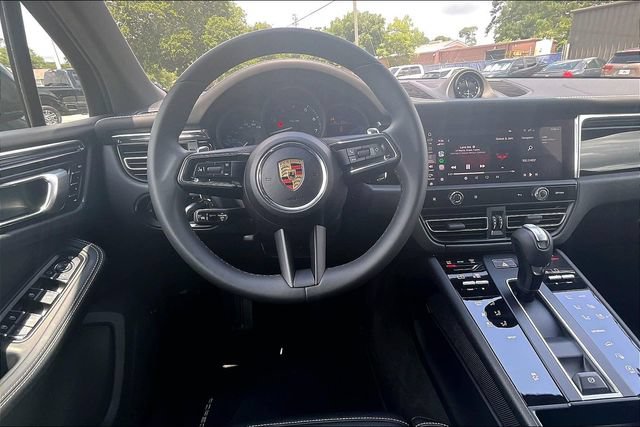 Used 2025 Porsche Macan AWD/4WD image 7