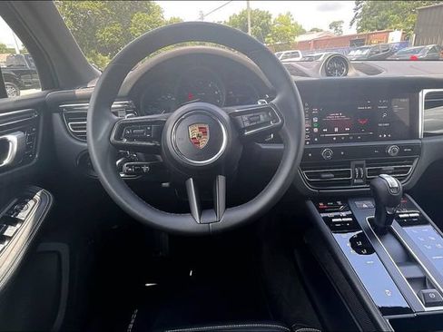 Used 2025 Porsche Macan AWD/4WD image 7