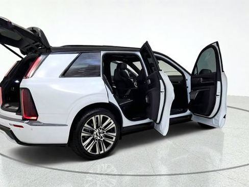 Used 2026 Cadillac Vistiq Platinum w/ LPO, Floor Liner Package AWD/4WD image 19