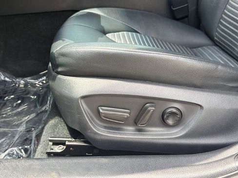 Certified 2018 Toyota Camry SE FWD image 18