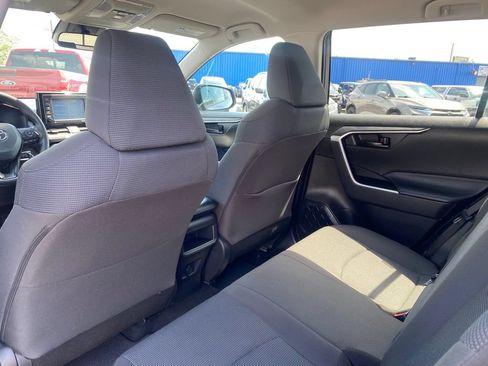 Used 2021 Toyota RAV4 LE w/ Carpet Mat Package (TMS) FWD image 14