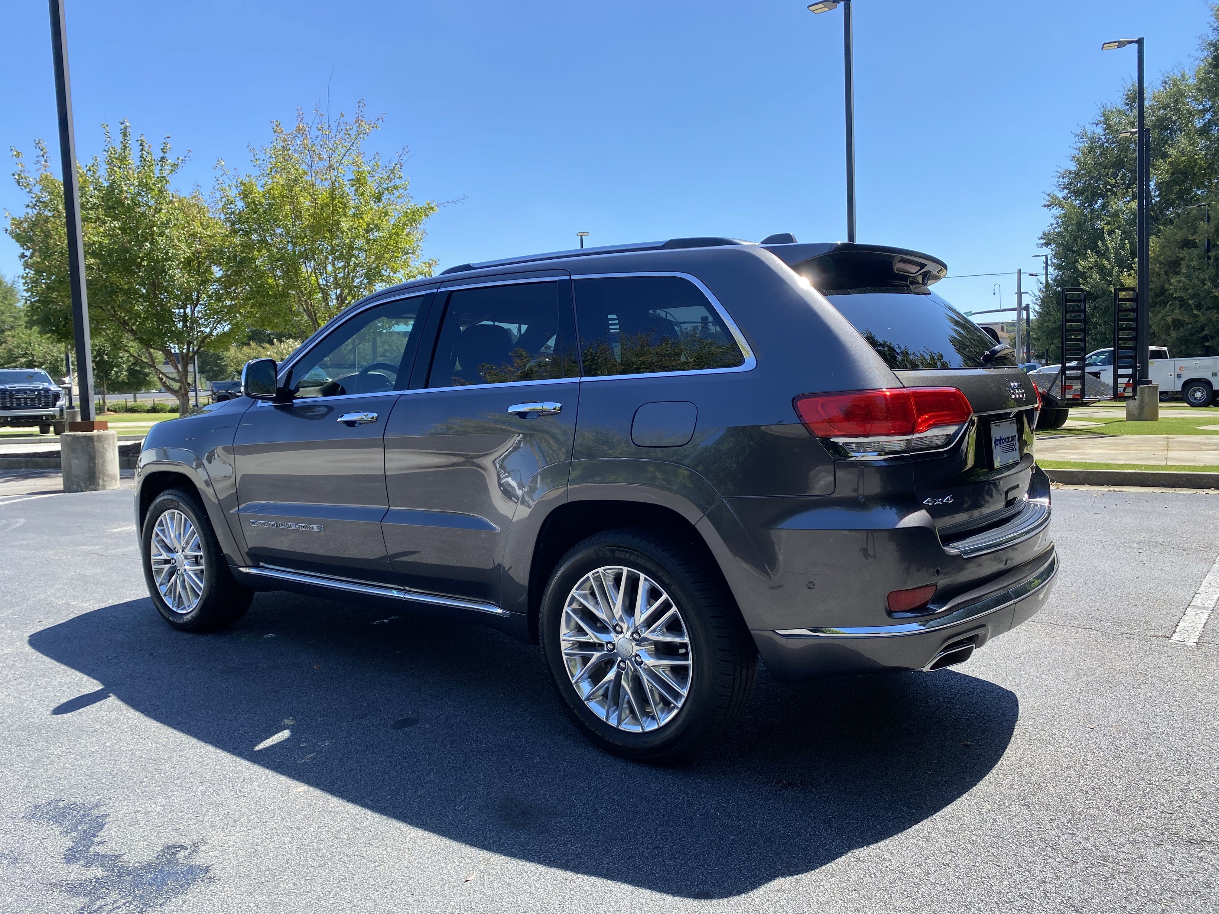 Used 2017 Jeep Grand Cherokee Summit AWD/4WD image 7