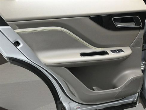 Used 2020 Jaguar F-PACE R-Sport image 13