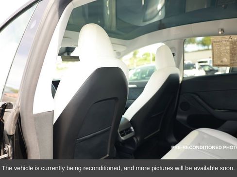 Used 2024 Tesla Model Y Performance image 33