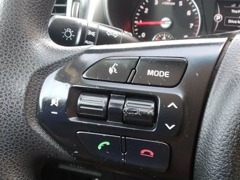 Used 2017 Kia Sorento FWD image 13