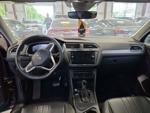 Used 2024 Volkswagen Tiguan SE image 4