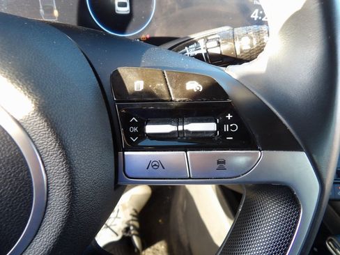 Used 2024 Hyundai Elantra Limited image 16