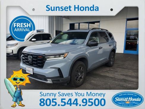 Used 2025 Honda Pilot TrailSport image 6