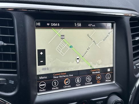 Used 2018 Jeep Grand Cherokee Altitude image 19