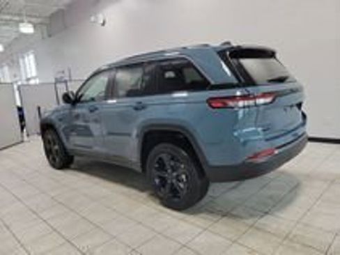 New 2026 Jeep Grand Cherokee Limited w/ Limited Altitude Package AWD/4WD image 4