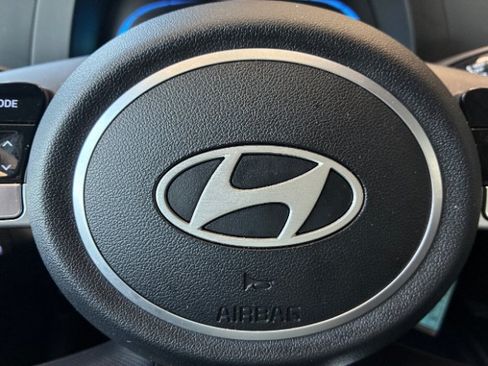 Used 2026 Hyundai Elantra SE FWD image 13