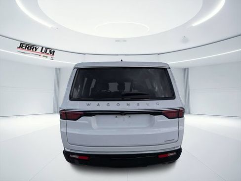 Certified 2024 Jeep Wagoneer Series II w/ Flexible Seating Group RWD image 4