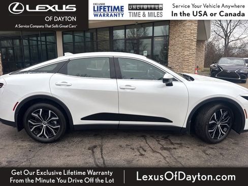 Used 2023 Toyota Crown Limited image 2